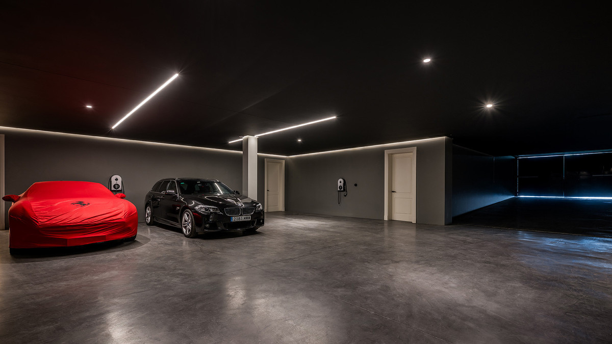 Image 47: detached villa For sale, The Golden Mile, €17,500,000 [HFM-C40151]