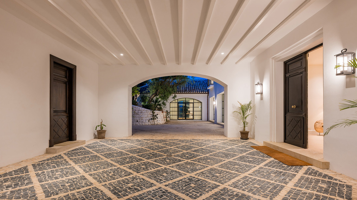 Image 47: detached villa For sale, The Golden Mile, €17,500,000 [HFM-C40151]