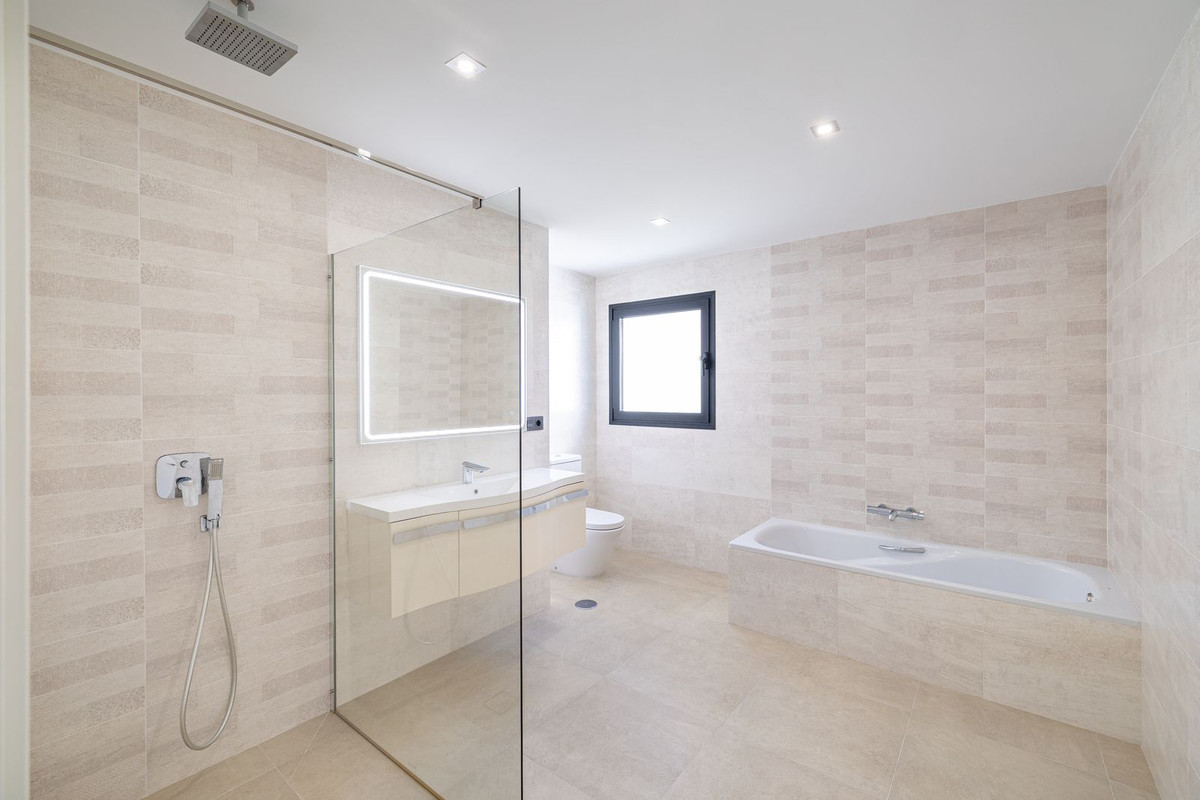 Image 53: detached villa For sale, San Pedro de Alcántara, €2,650,000 [HFM-CL10180]