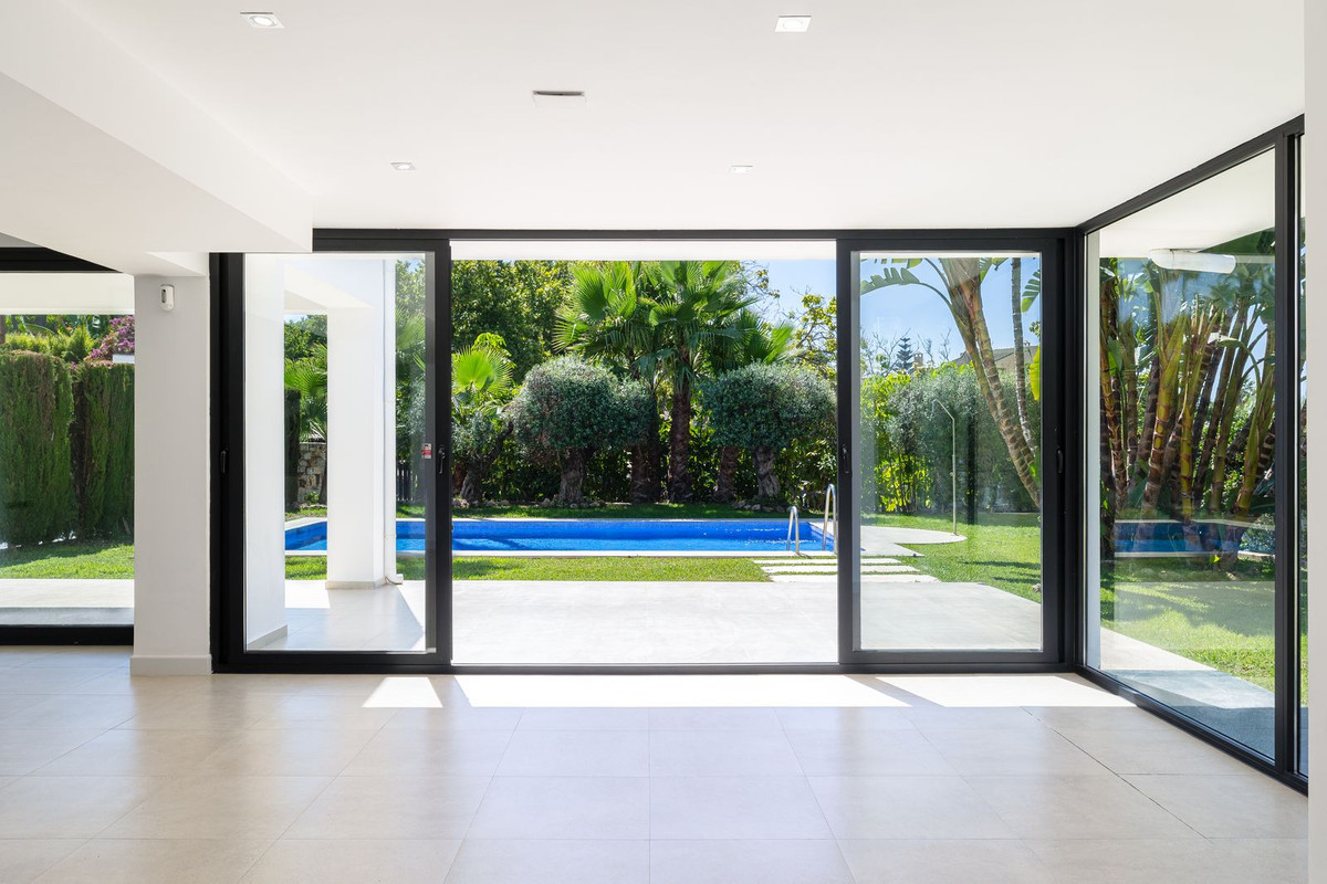 Image 53: detached villa For sale, San Pedro de Alcántara, €2,650,000 [HFM-CL10180]