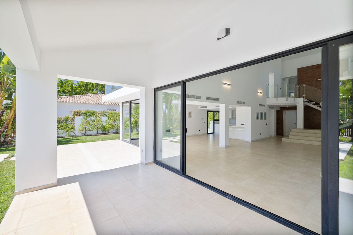 Image 53: detached villa For sale, San Pedro de Alcántara, €2,650,000 [HFM-CL10180]