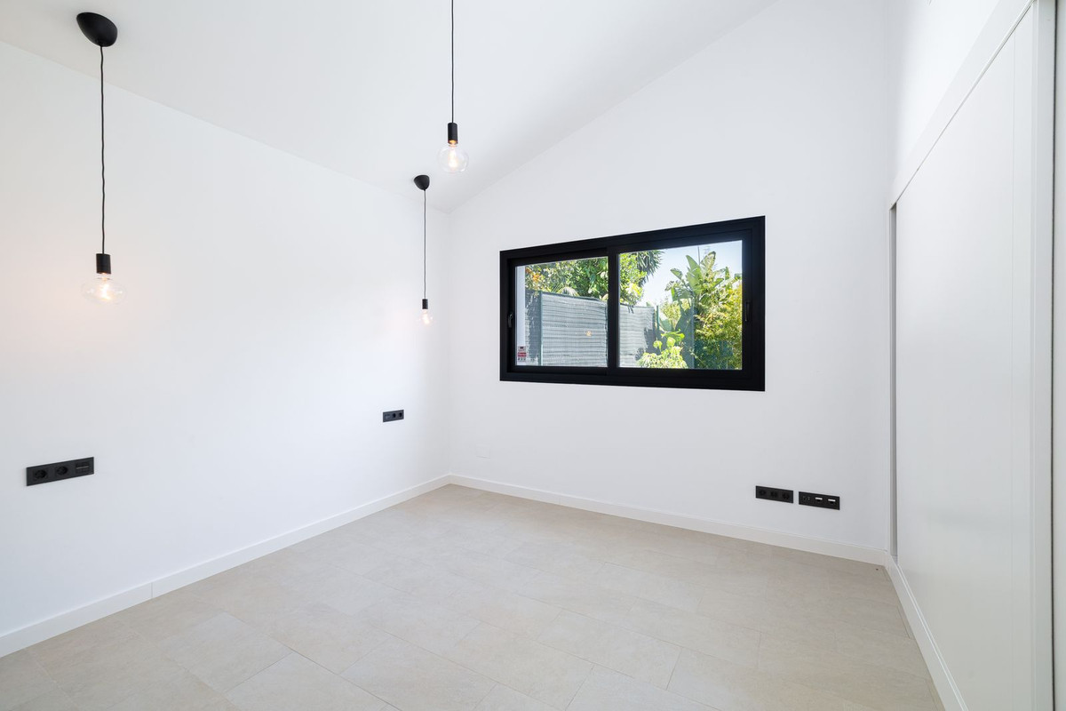 Image 53: detached villa For sale, San Pedro de Alcántara, €2,650,000 [HFM-CL10180]