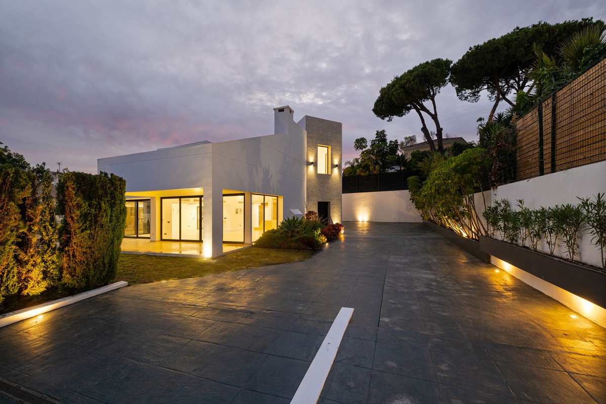 Image 53: detached villa For sale, San Pedro de Alcántara, €2,650,000 [HFM-CL10180]