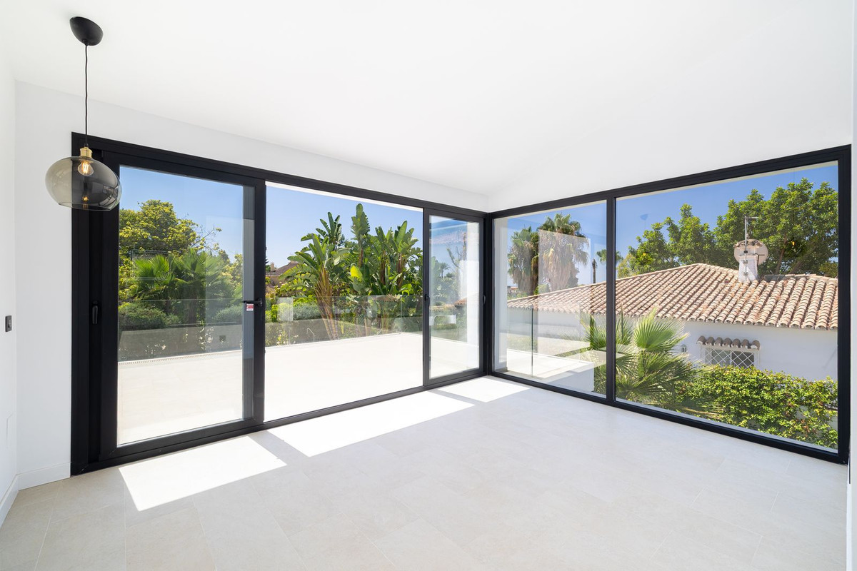 Image 53: detached villa For sale, San Pedro de Alcántara, €2,650,000 [HFM-CL10180]