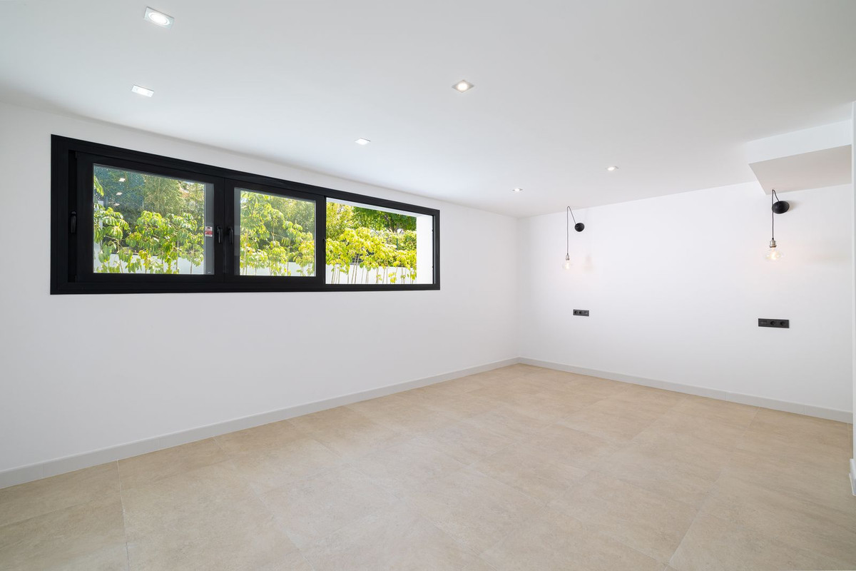 Image 53: detached villa For sale, San Pedro de Alcántara, €2,650,000 [HFM-CL10180]