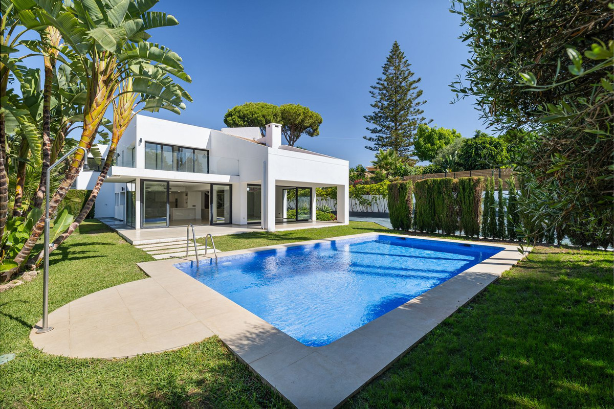 Image 53: detached villa For sale, San Pedro de Alcántara, €2,650,000 [HFM-CL10180]