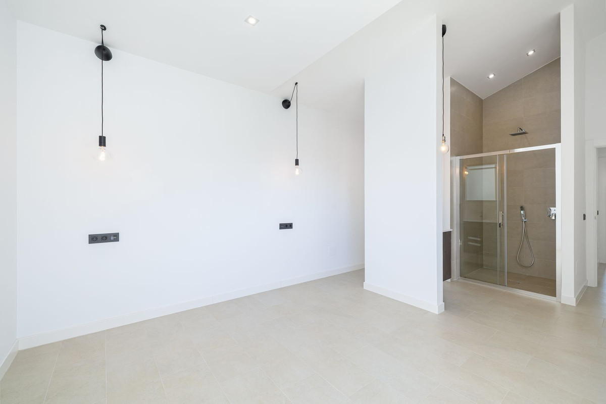 Image 53: detached villa For sale, San Pedro de Alcántara, €2,650,000 [HFM-CL10180]