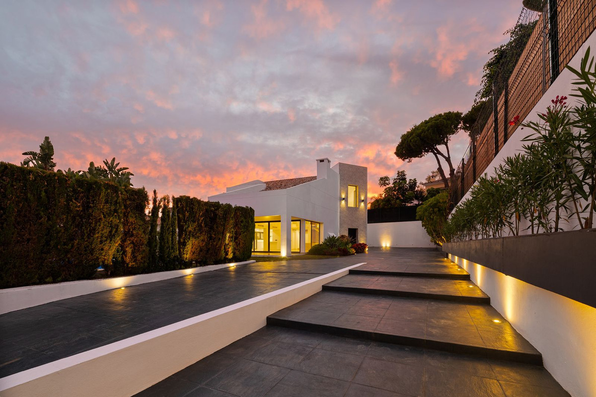 Image 53: detached villa For sale, San Pedro de Alcántara, €2,650,000 [HFM-CL10180]