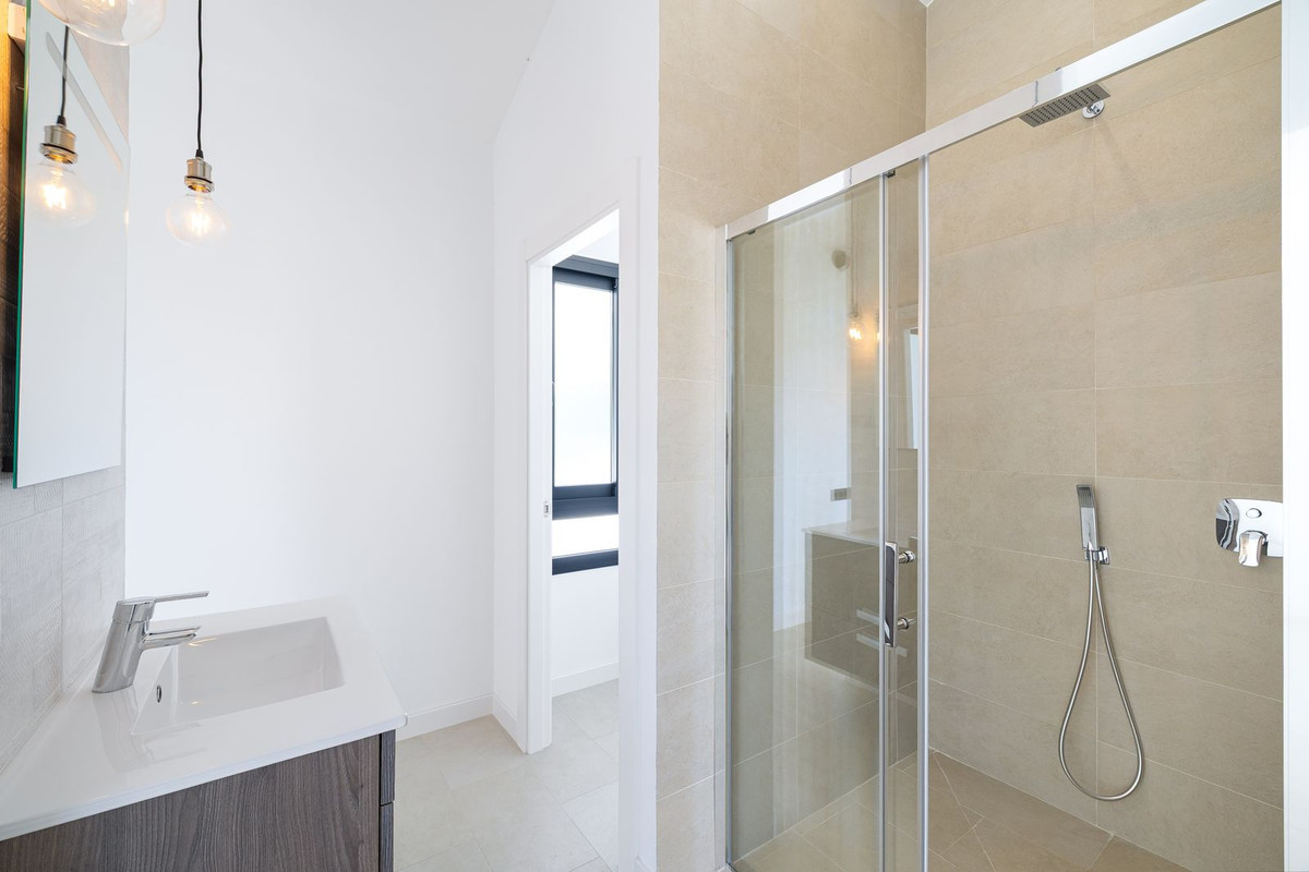 Image 53: detached villa For sale, San Pedro de Alcántara, €2,650,000 [HFM-CL10180]