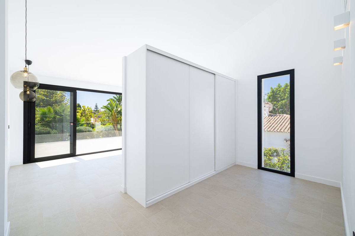 Image 53: detached villa For sale, San Pedro de Alcántara, €2,650,000 [HFM-CL10180]