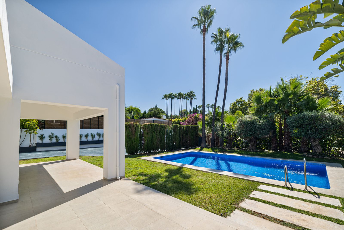 Image 53: detached villa For sale, San Pedro de Alcántara, €2,650,000 [HFM-CL10180]