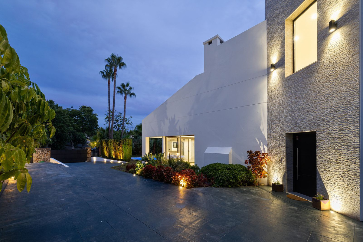 Image 53: detached villa For sale, San Pedro de Alcántara, €2,650,000 [HFM-CL10180]