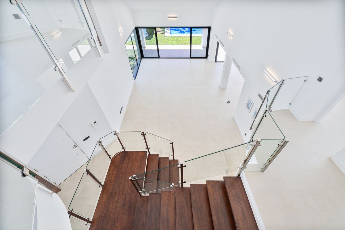 Image 53: detached villa For sale, San Pedro de Alcántara, €2,650,000 [HFM-CL10180]