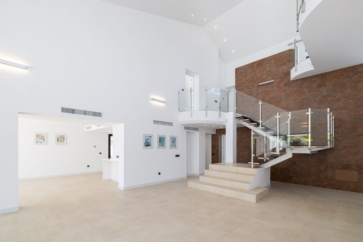 Image 53: detached villa For sale, San Pedro de Alcántara, €2,650,000 [HFM-CL10180]