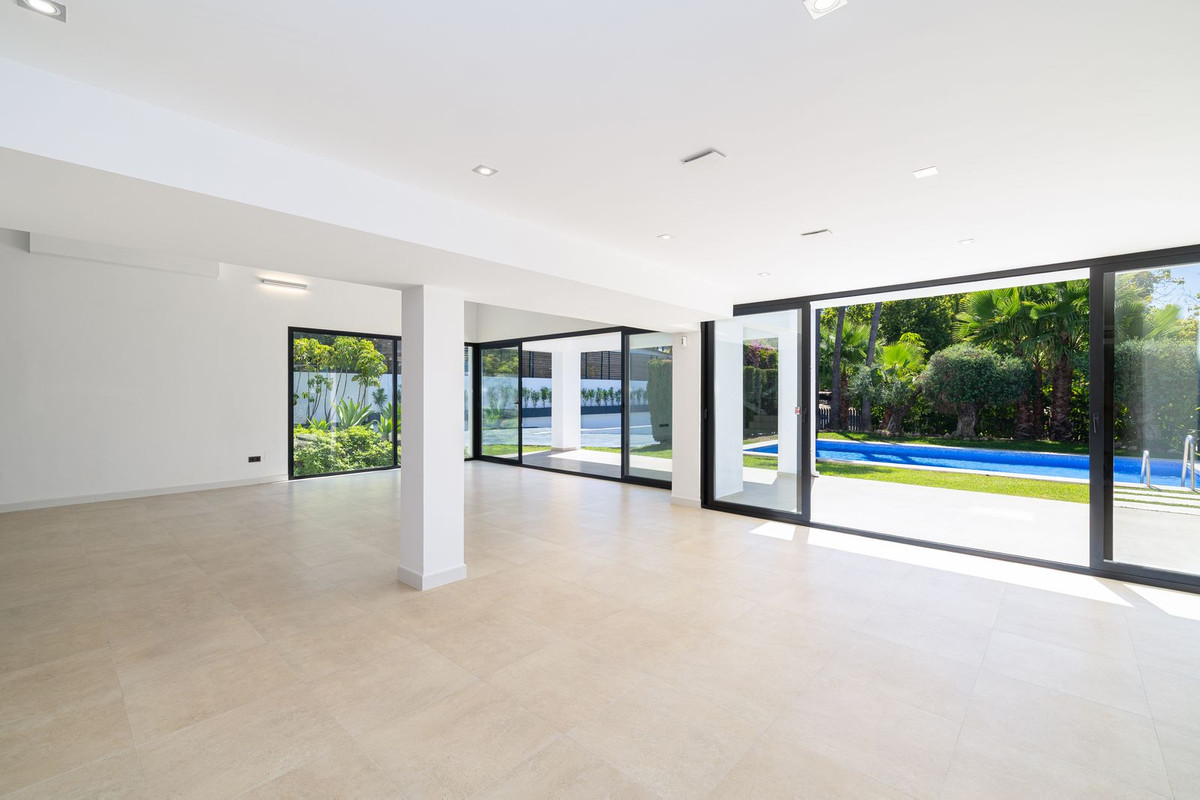 Image 53: detached villa For sale, San Pedro de Alcántara, €2,650,000 [HFM-CL10180]