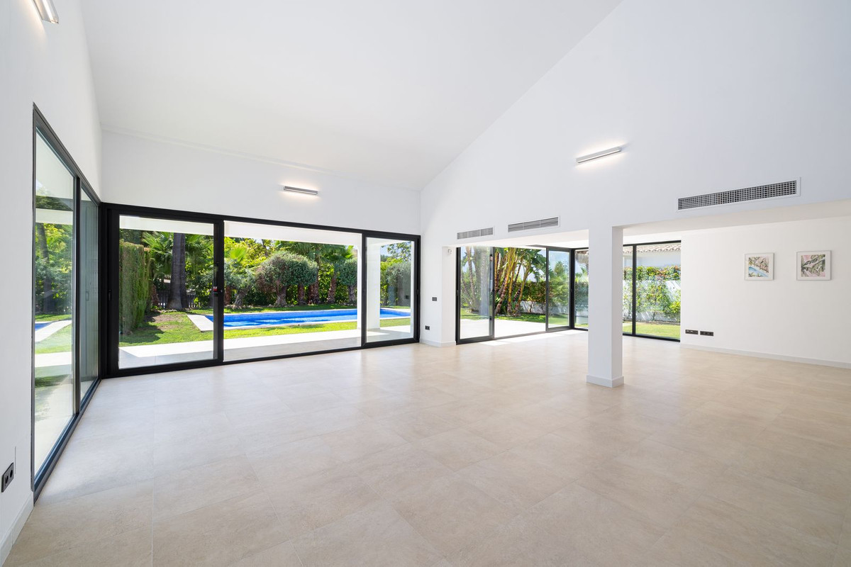 Image 53: detached villa For sale, San Pedro de Alcántara, €2,650,000 [HFM-CL10180]