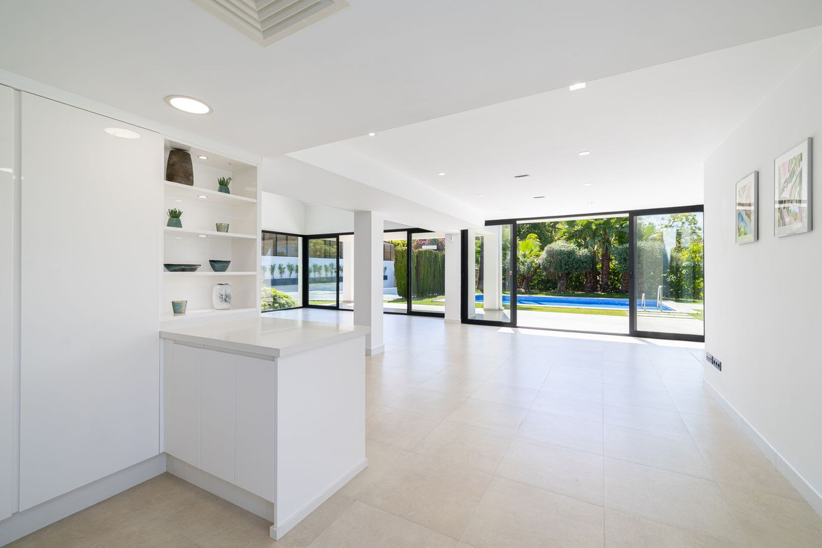 Image 53: detached villa For sale, San Pedro de Alcántara, €2,650,000 [HFM-CL10180]