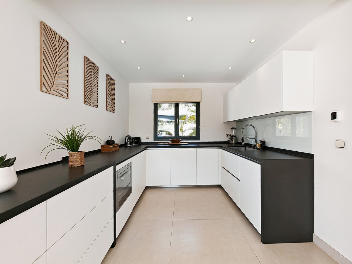 Image 35: detached villa For sale, Marbella, €2,595,000 [HFM-CL10181]