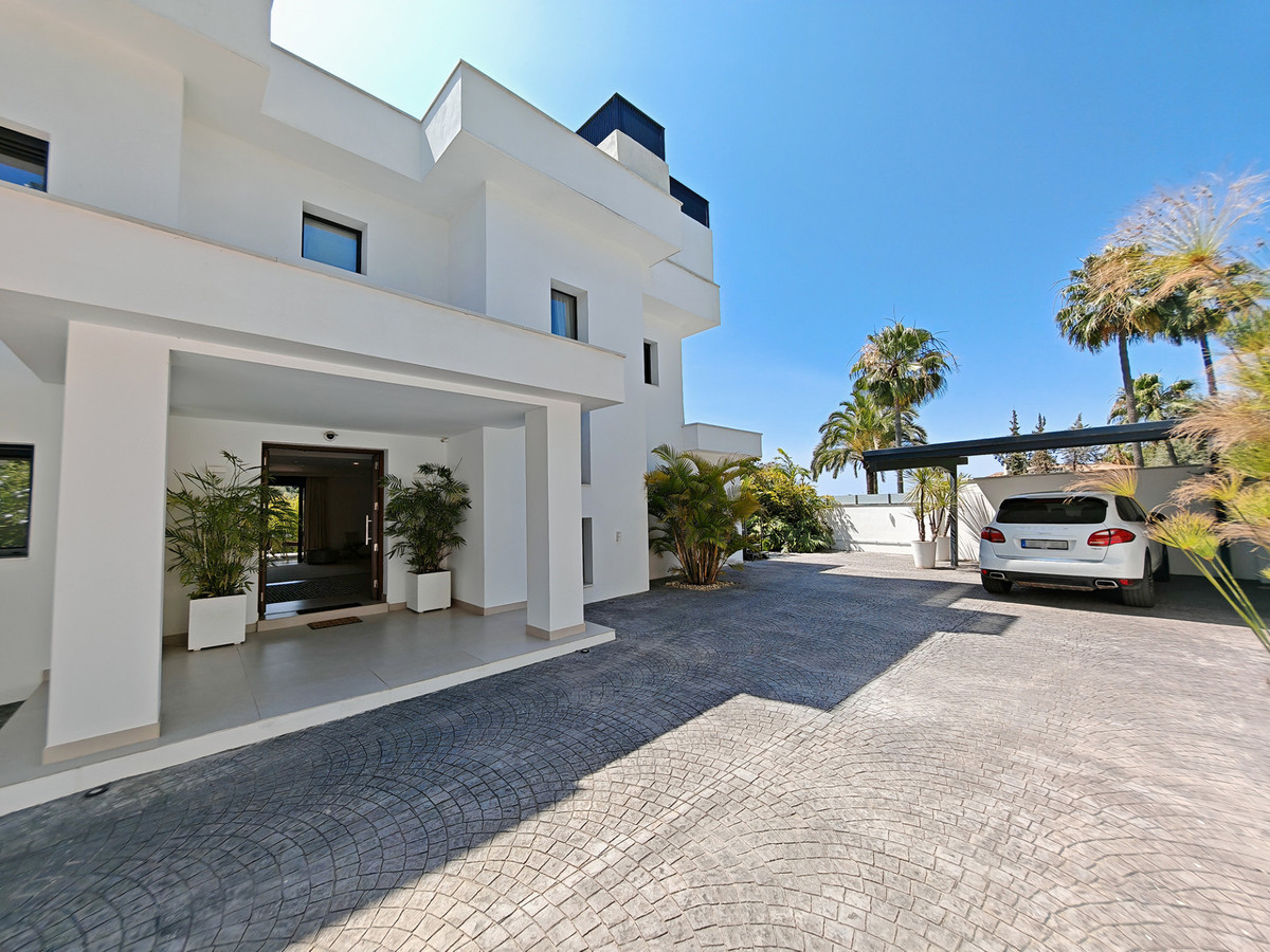 Image 35: detached villa For sale, Marbella, €2,595,000 [HFM-CL10181]
