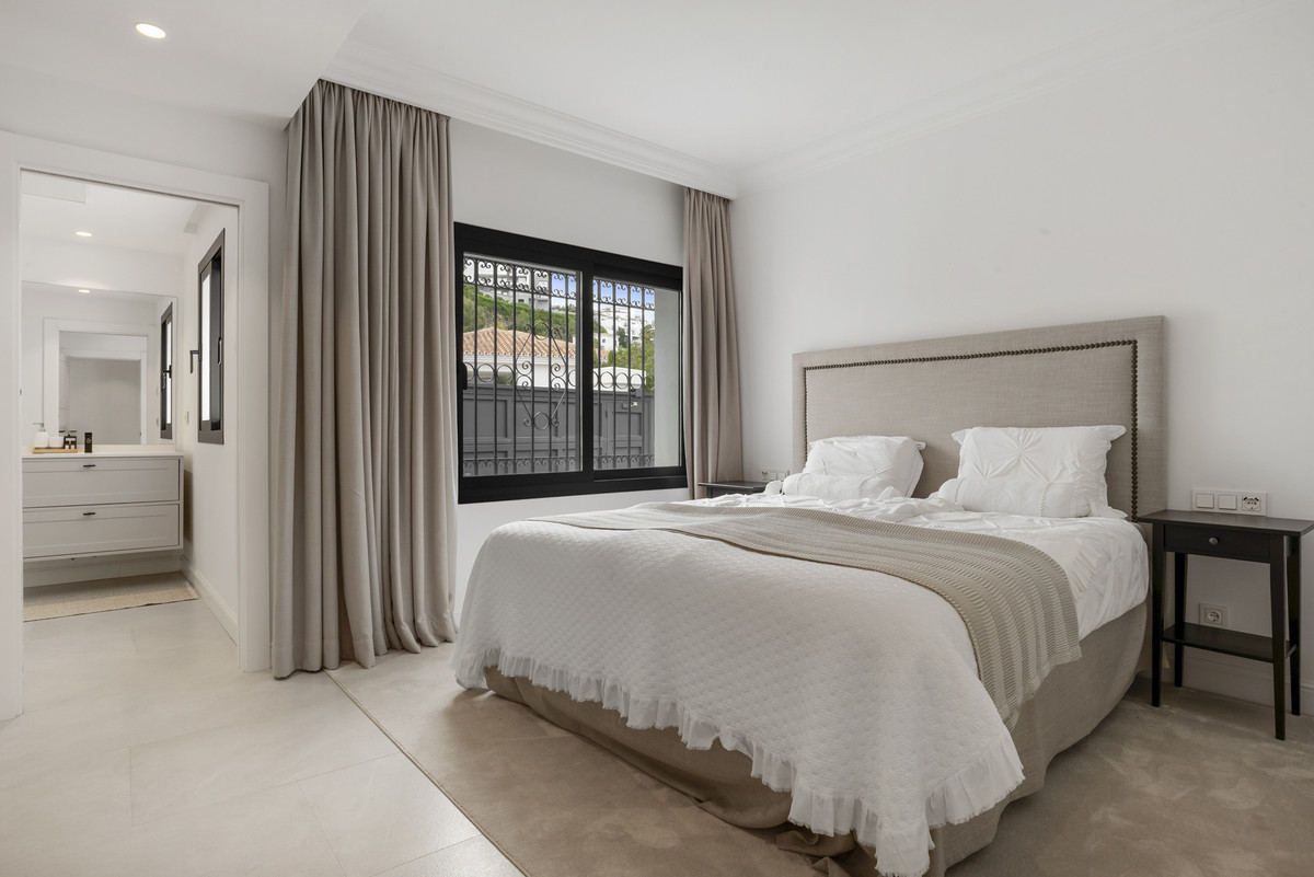 Image 50: detached villa For sale, Benahavís, €2,995,000 [HFM-CL10176]