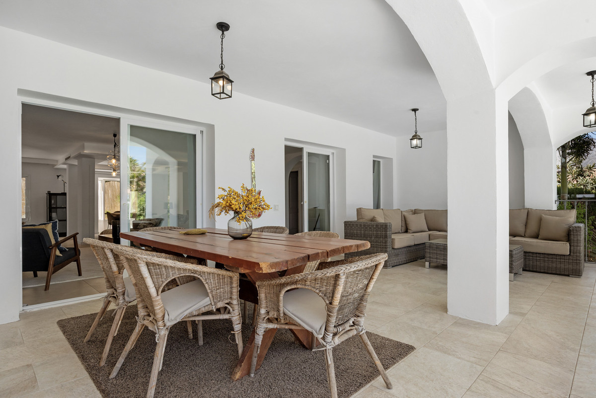 Image 39: detached villa For sale, Nueva Andalucía, €1,995,000 [HFM-CL10175]