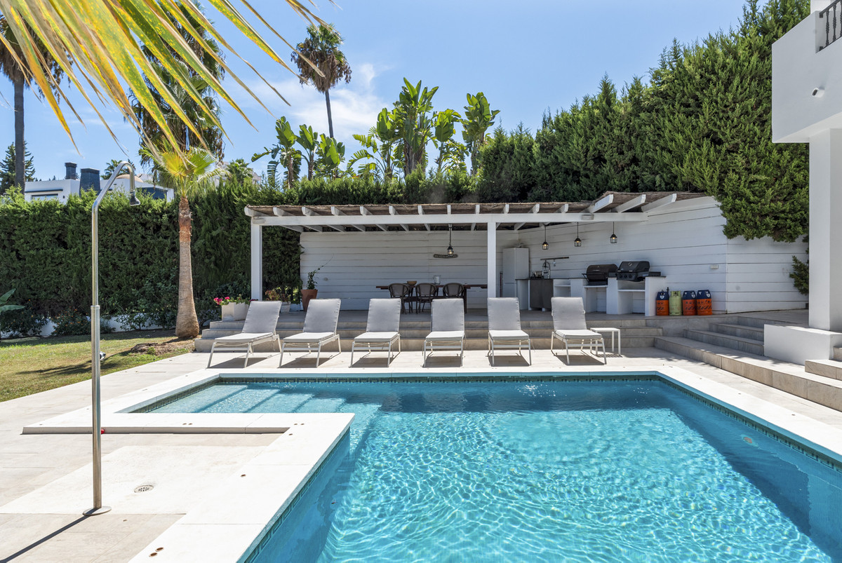 Image 39: detached villa For sale, Nueva Andalucía, €1,995,000 [HFM-CL10175]