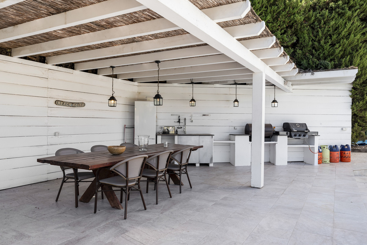 Image 39: detached villa For sale, Nueva Andalucía, €1,995,000 [HFM-CL10175]