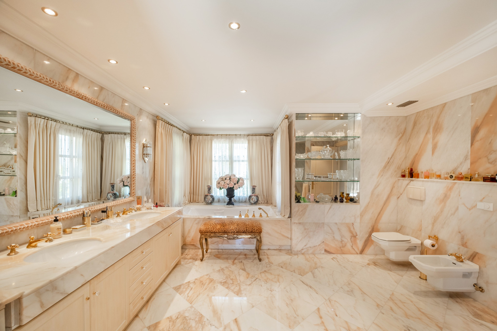 Image 31: detached villa For sale, Nueva Andalucía, €3,495,000 [HFM-CL10002]