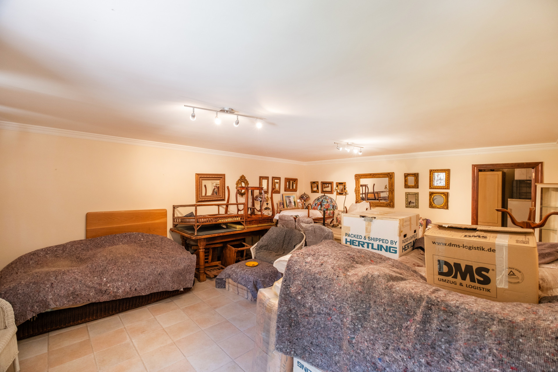 Image 31: detached villa For sale, Nueva Andalucía, €3,495,000 [HFM-CL10002]