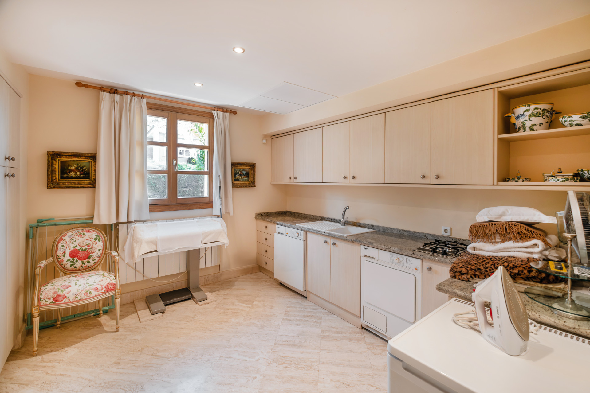 Image 31: detached villa For sale, Nueva Andalucía, €3,495,000 [HFM-CL10002]