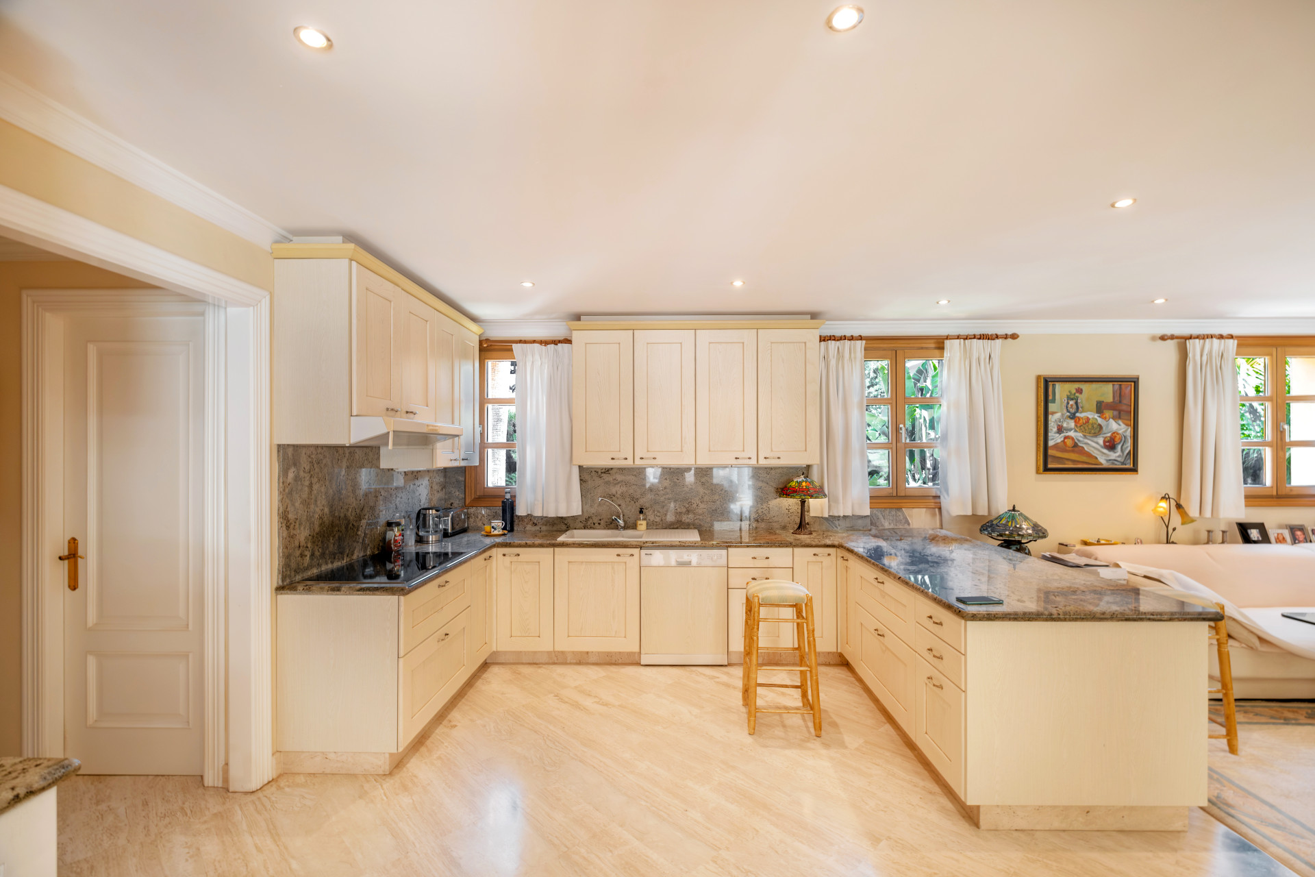 Image 31: detached villa For sale, Nueva Andalucía, €3,495,000 [HFM-CL10002]