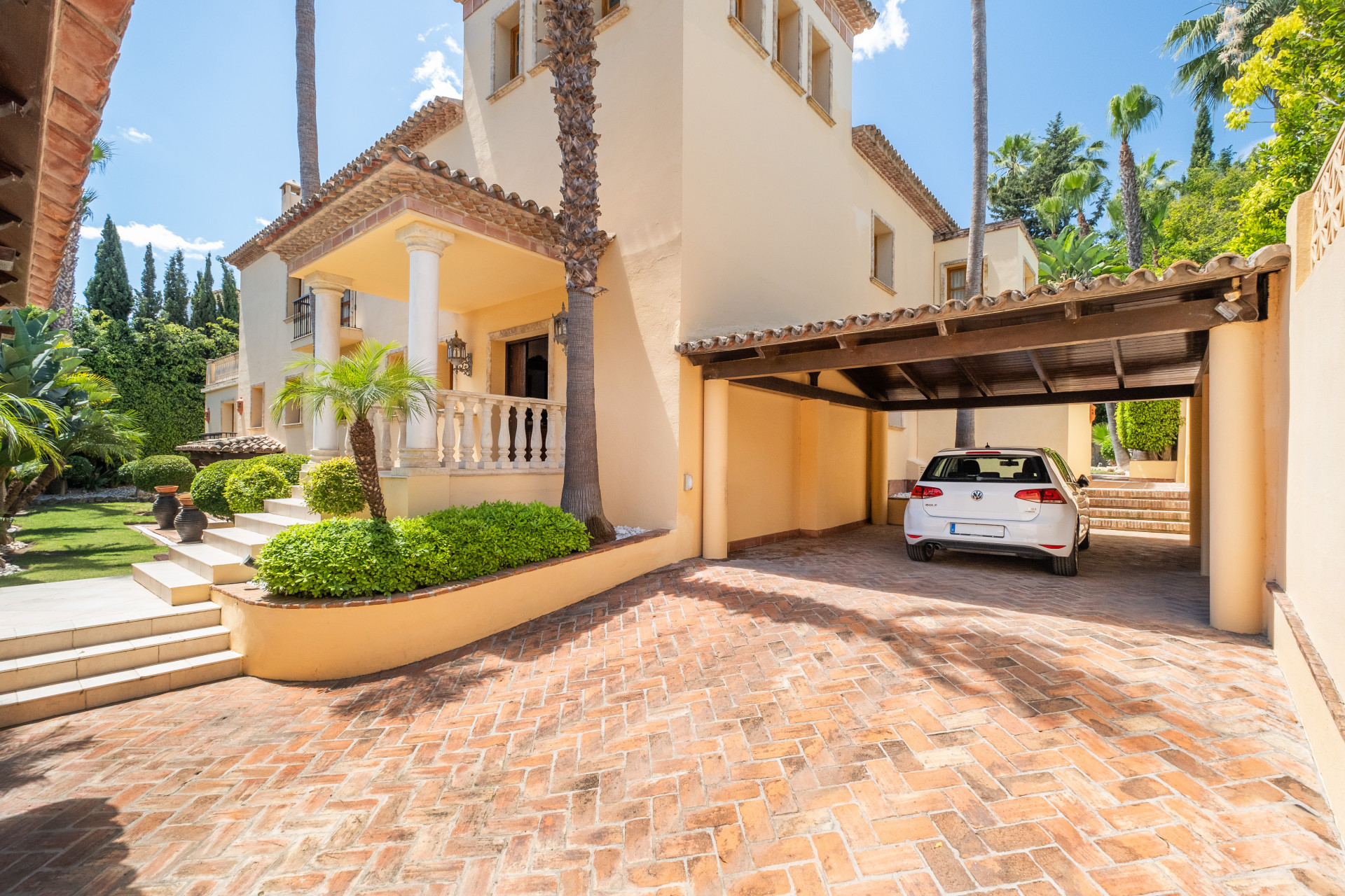 Image 31: detached villa For sale, Nueva Andalucía, €3,495,000 [HFM-CL10002]