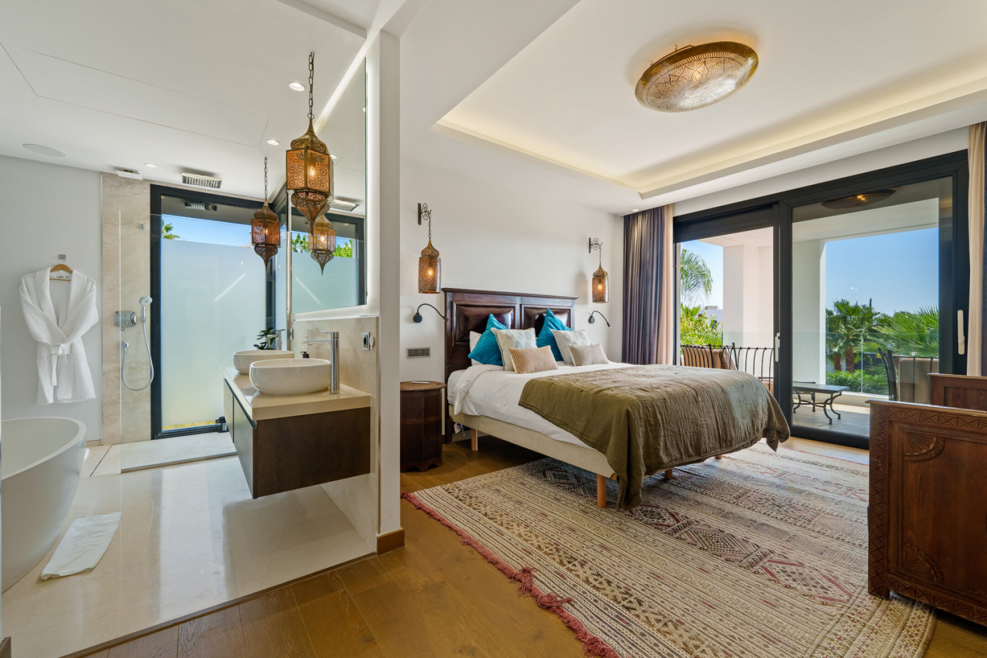 Image 32: detached villa For sale, Nueva Andalucía, €4,190,000 [HFM-C40162]