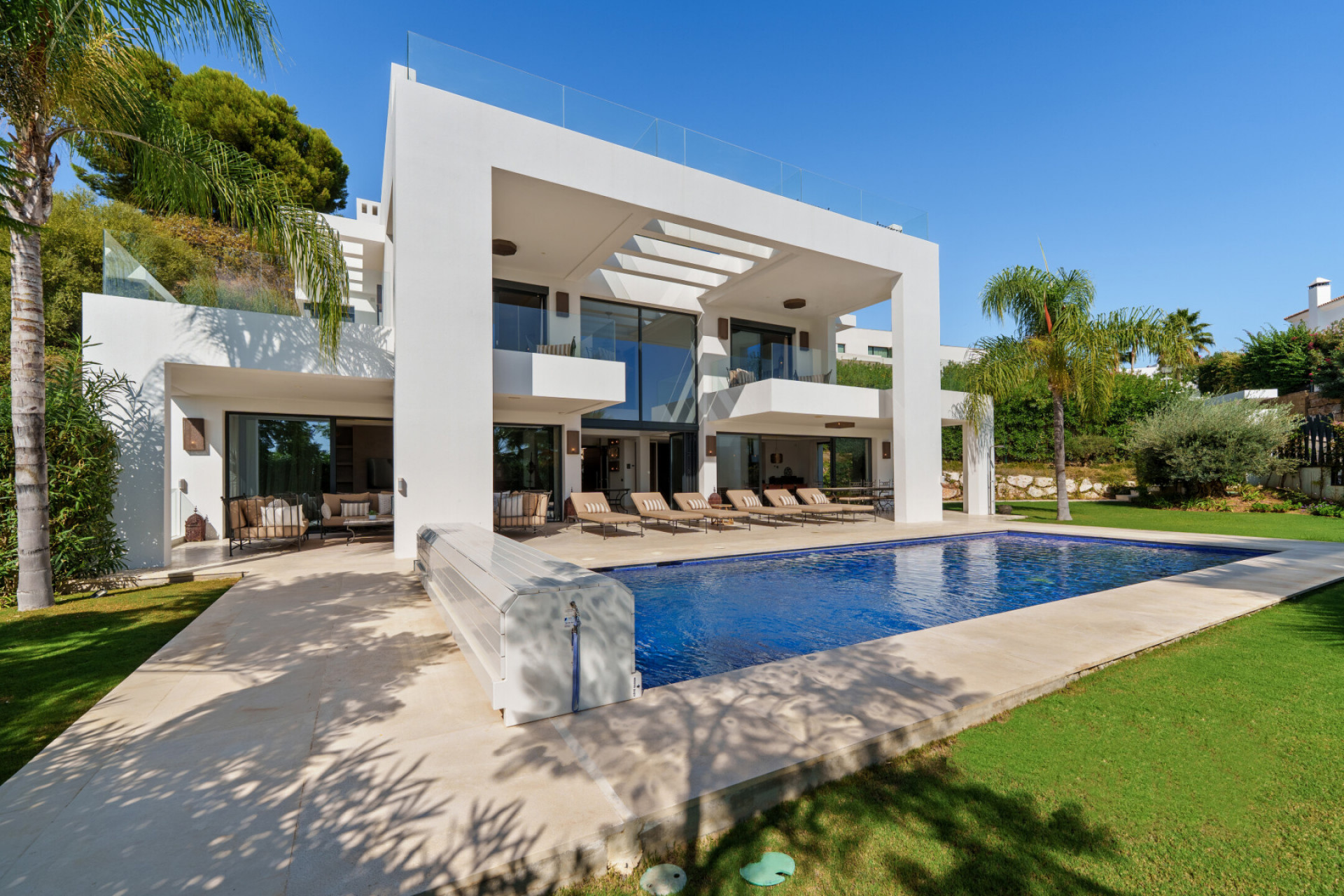 Image 32: detached villa For sale, Nueva Andalucía, €4,190,000 [HFM-C40162]