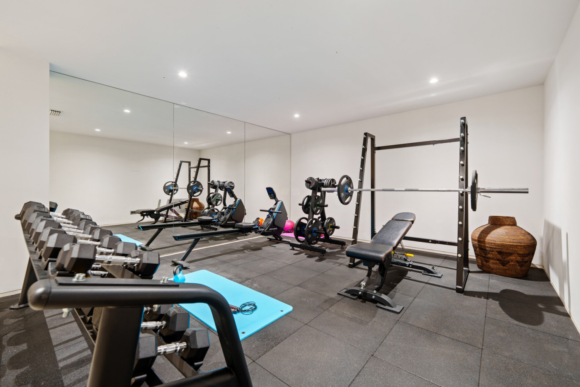 Image 32: detached villa For sale, Nueva Andalucía, €4,190,000 [HFM-C40162]