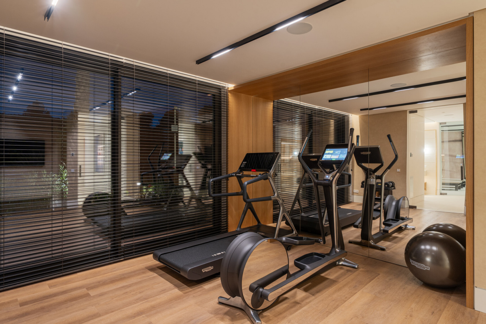 Image 31: detached villa For sale, The Golden Mile, €14,995,000 [HFM-C40182]