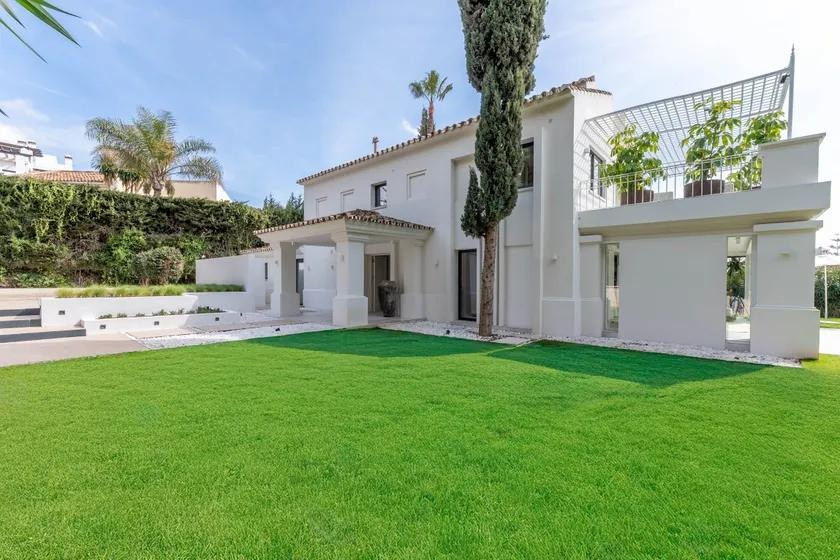 Image 38: villa - chalet For sale, Nueva Andalucía, €2,795,000 [HFM-CL10183]