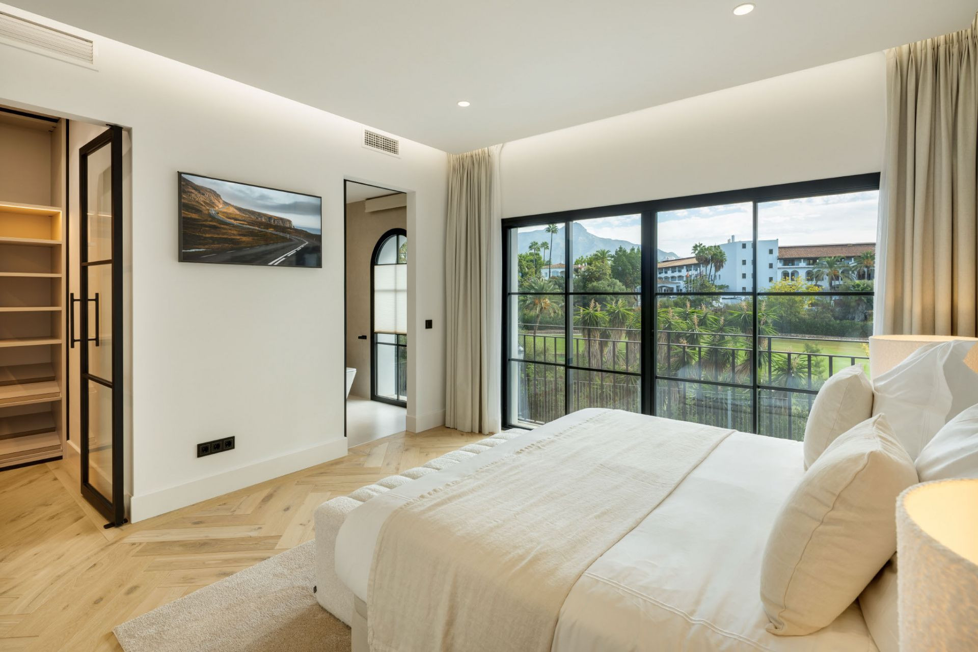 Image 41: detached villa For sale, Benahavís, €6,195,000 [HFM-C40179]