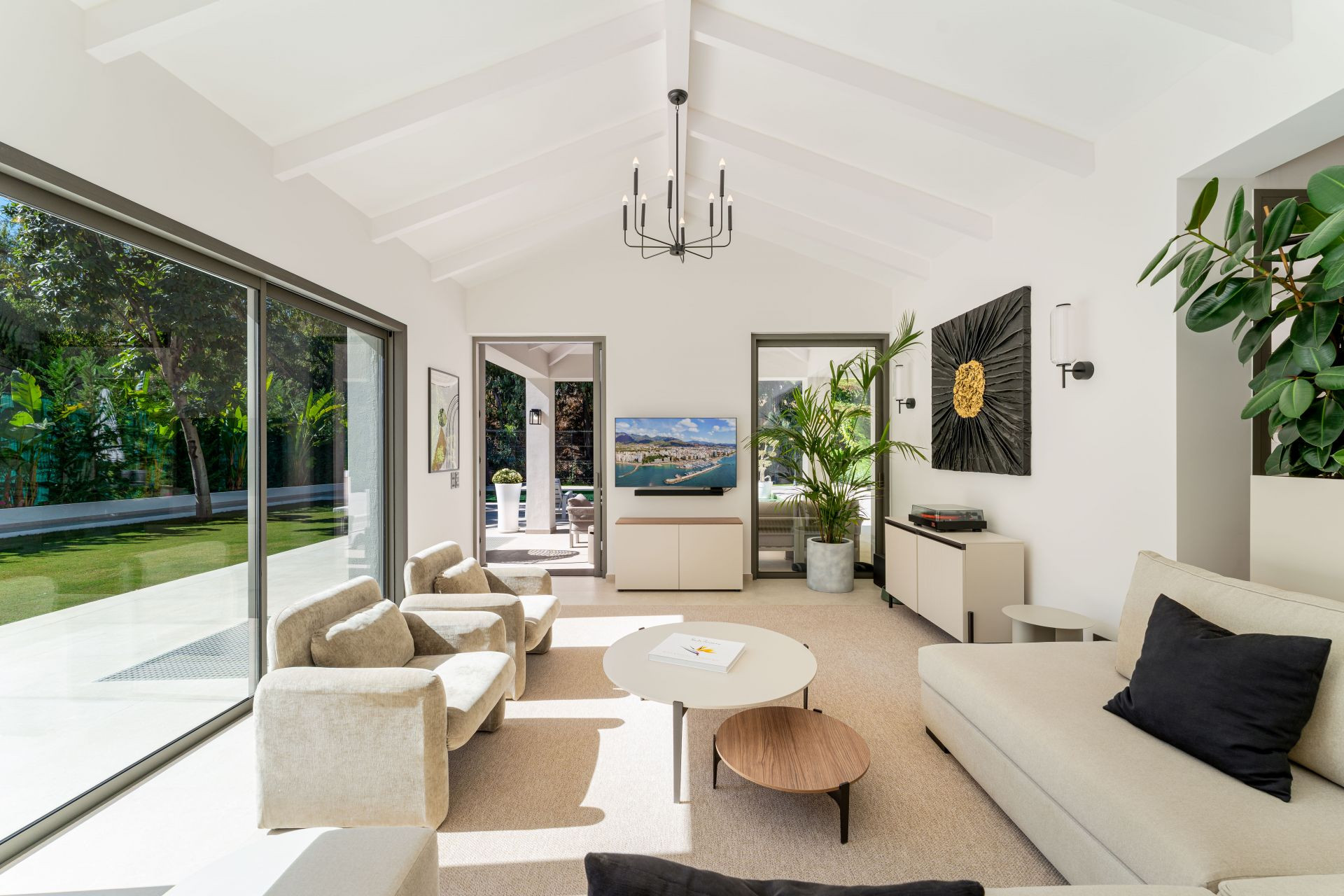 Image 38: detached villa For sale, Nueva Andalucía, €4,950,000 [HFM-C40186]