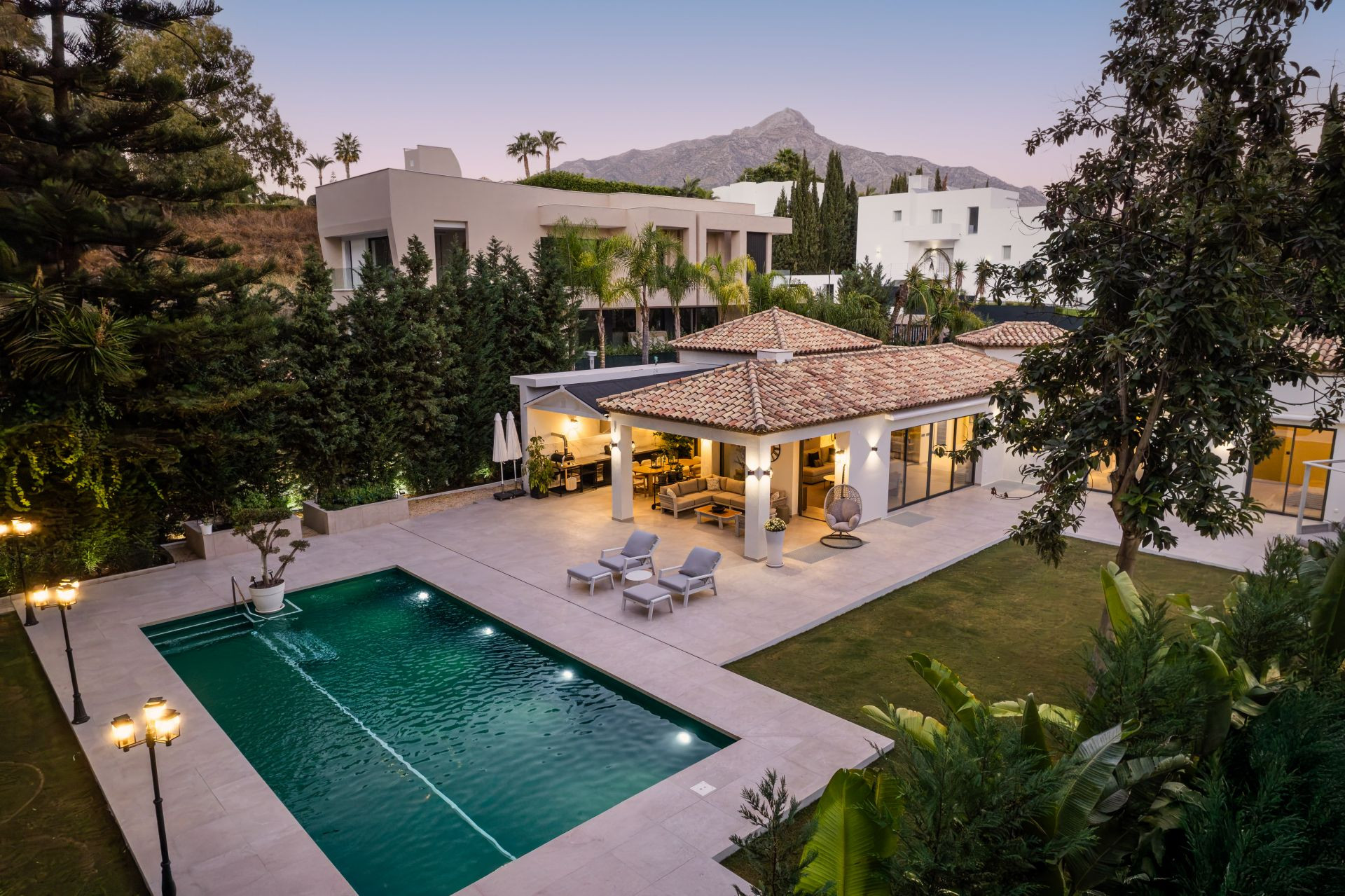 Image 38: detached villa For sale, Nueva Andalucía, €4,950,000 [HFM-C40186]