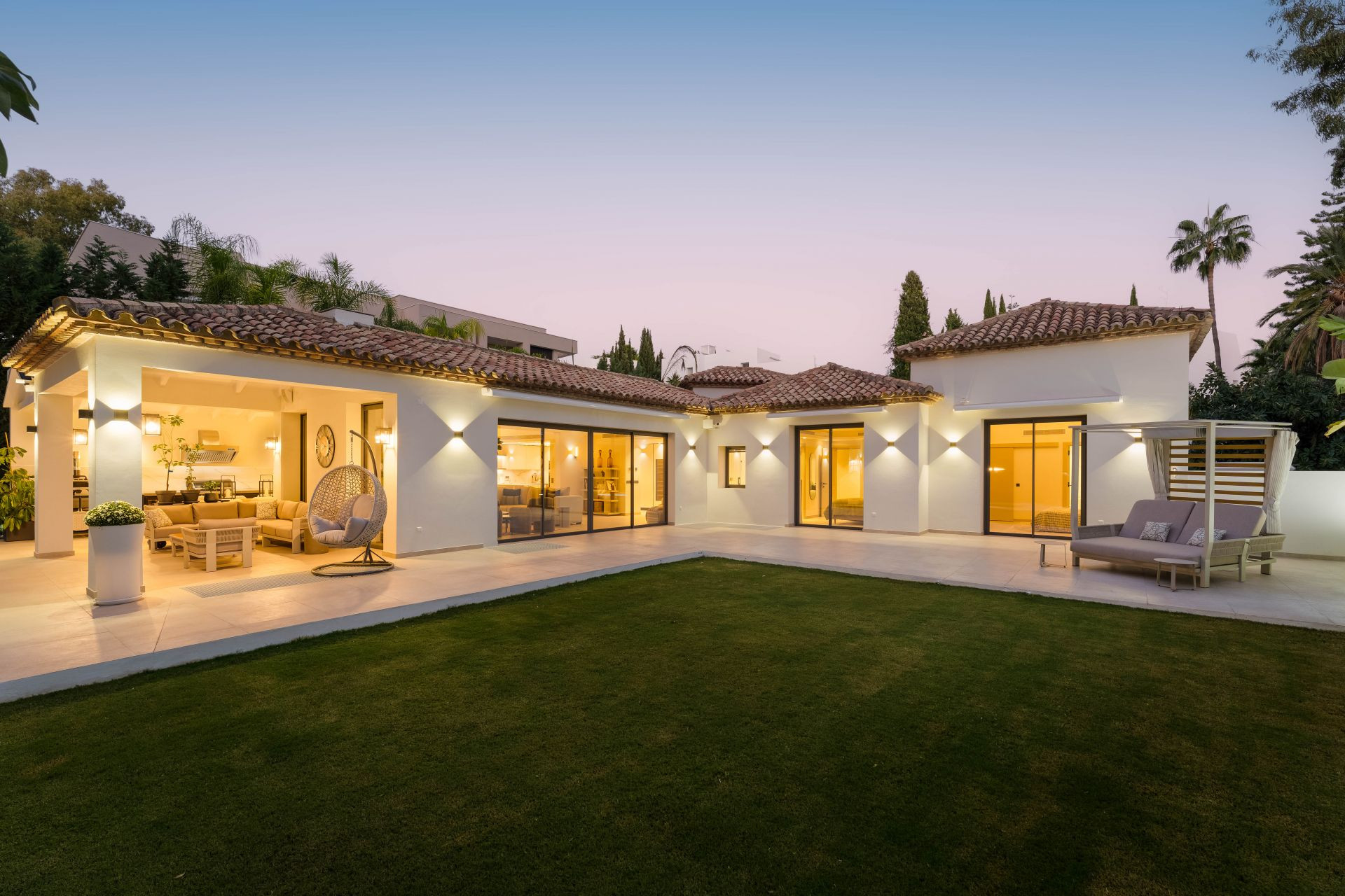 Image 38: detached villa For sale, Nueva Andalucía, €4,950,000 [HFM-C40186]