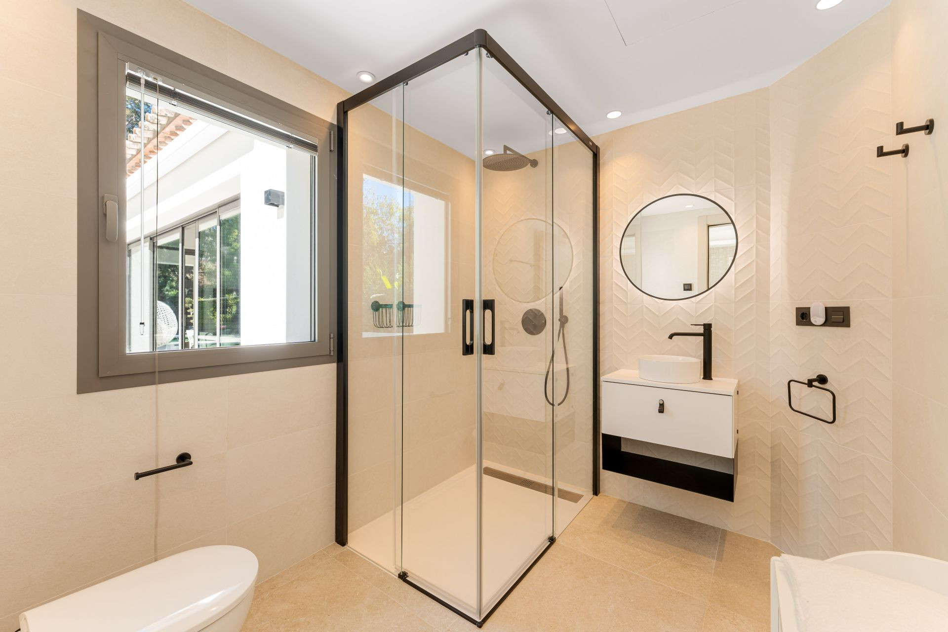 Image 38: detached villa For sale, Nueva Andalucía, €4,950,000 [HFM-C40186]