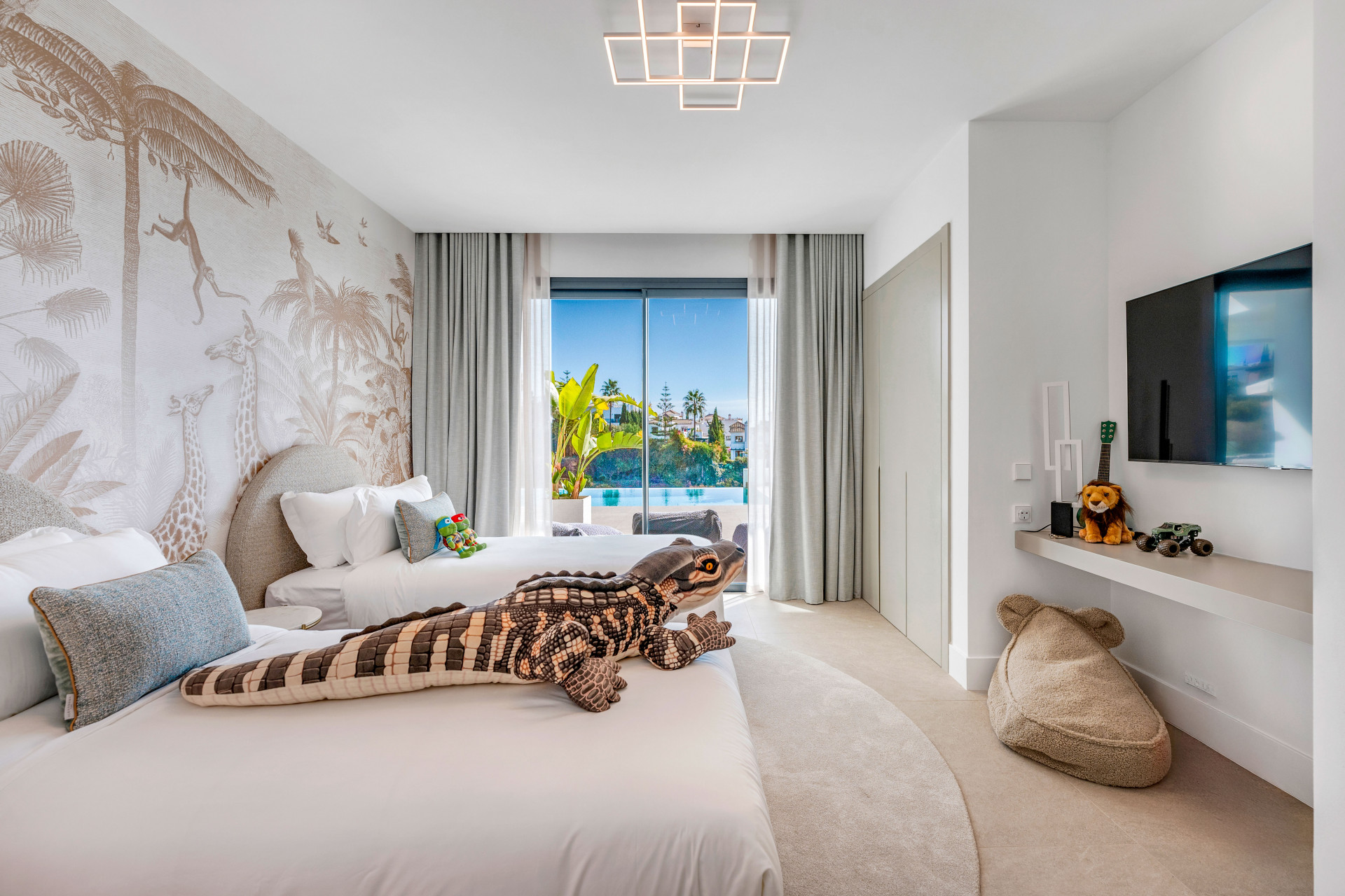 Image 41: detached villa For sale, Estepona, €5,450,000 [HFM-CL10191]