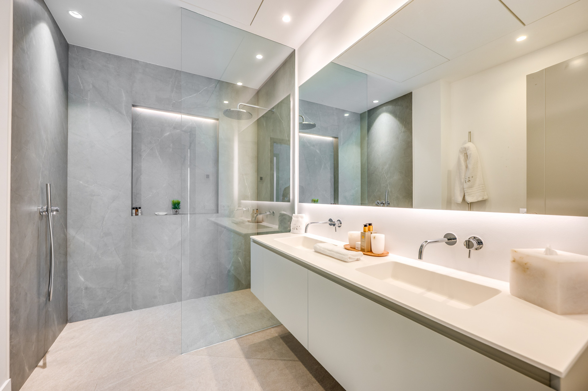 Image 41: detached villa For sale, Estepona, €5,450,000 [HFM-CL10191]