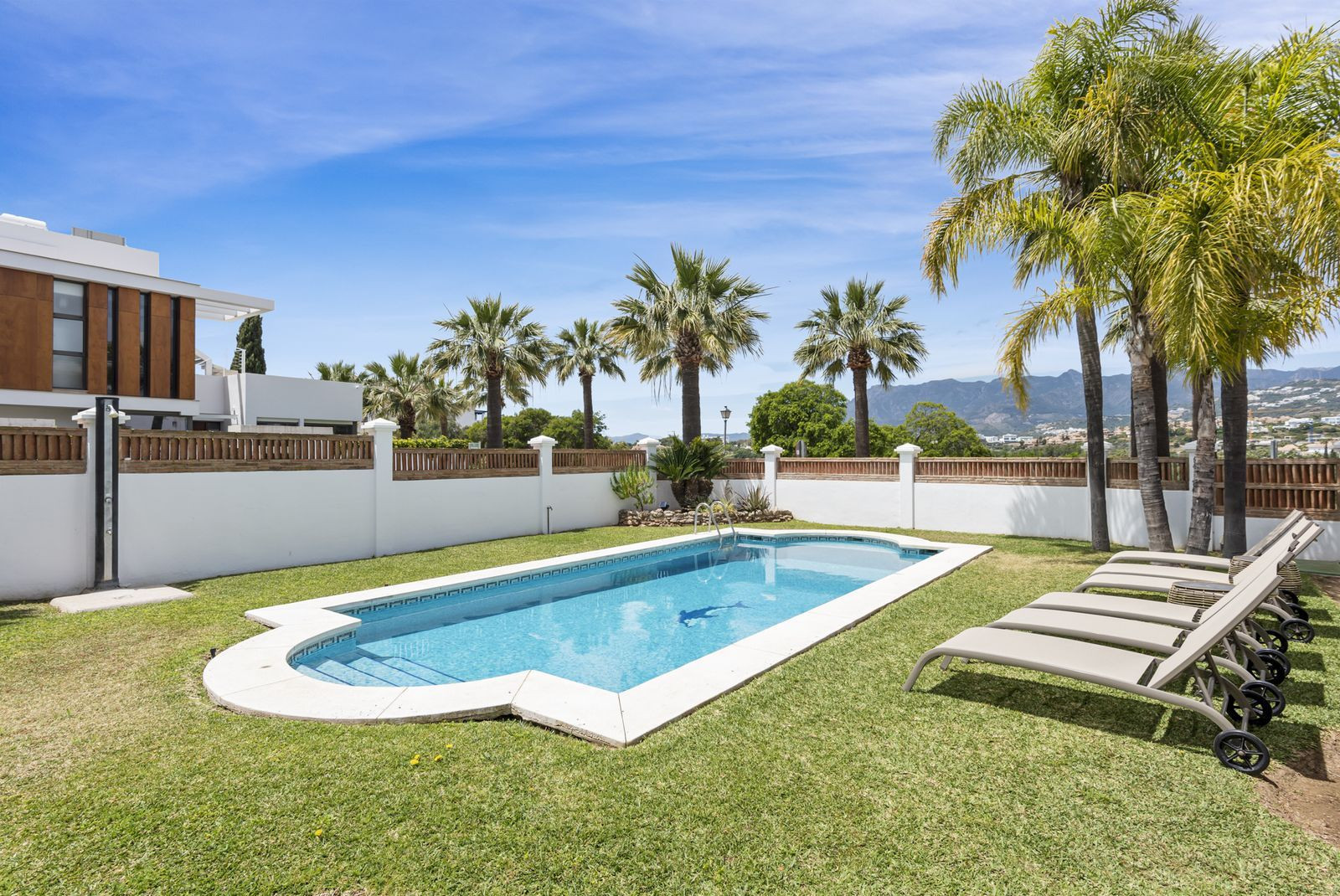 Image 44: detached villa For sale, Marbella, €2,350,000 [HFM-CL10192]