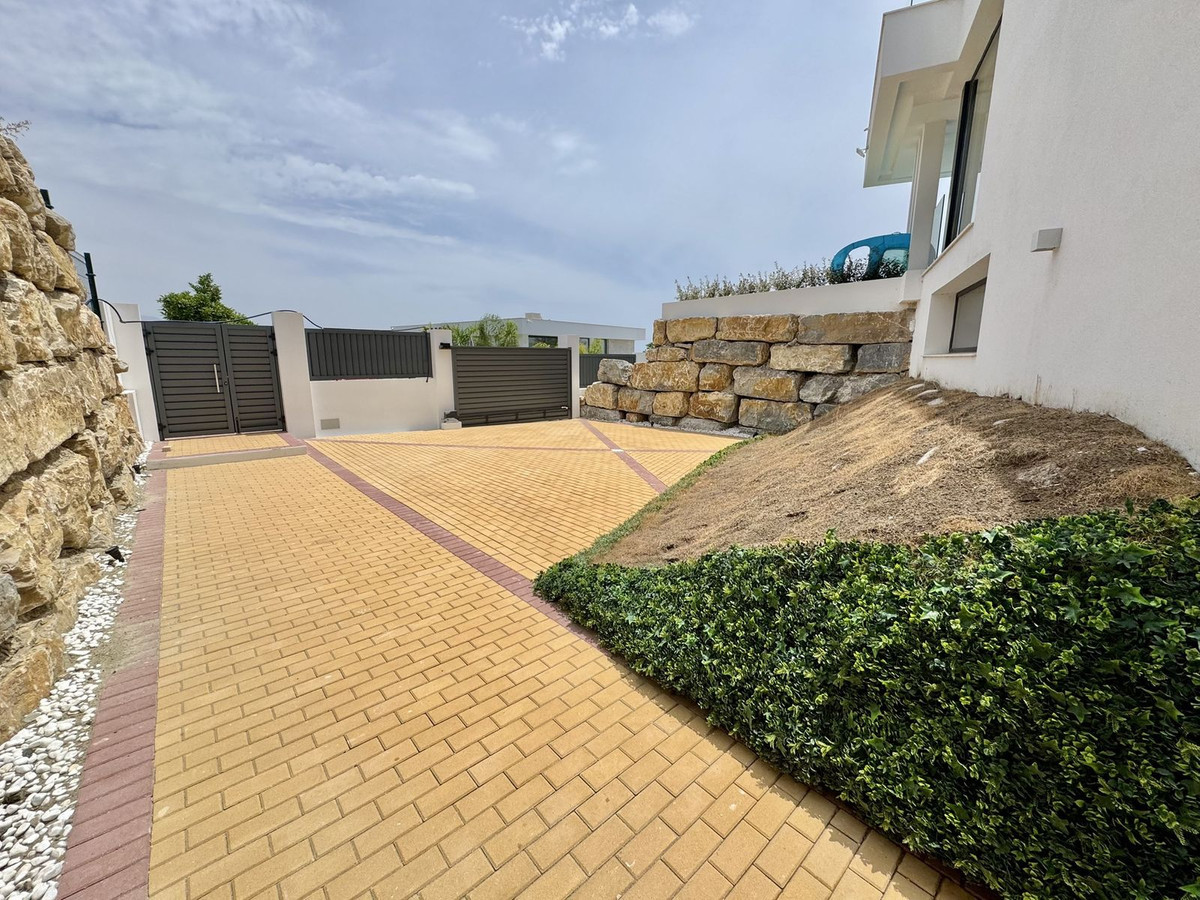 Image 47: detached villa For sale, Estepona, €2,980,000 [HFM-CL10209]