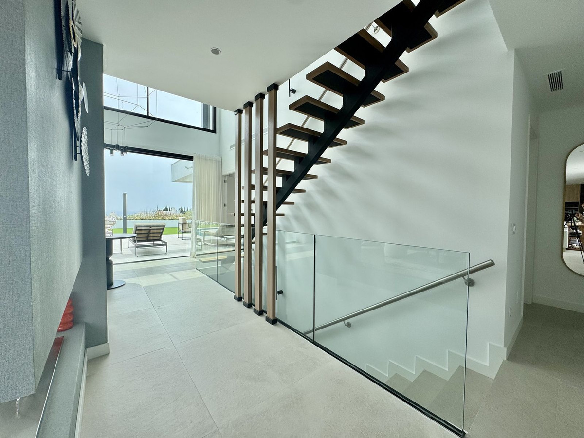 Image 47: detached villa For sale, Estepona, €2,980,000 [HFM-CL10209]