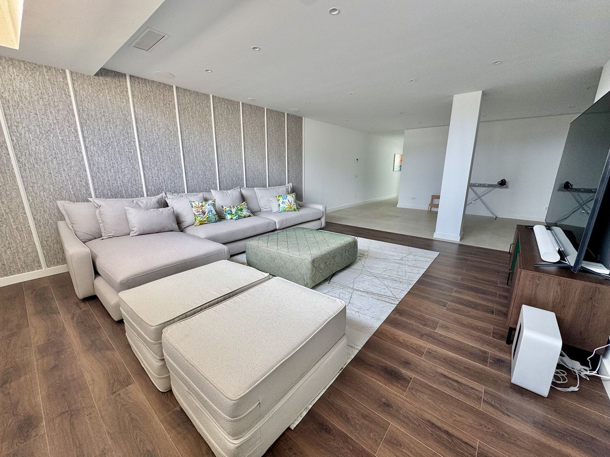 Image 47: detached villa For sale, Estepona, €2,980,000 [HFM-CL10209]