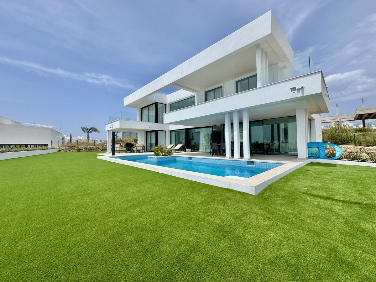 Image 47: detached villa For sale, Estepona, €2,980,000 [HFM-CL10209]