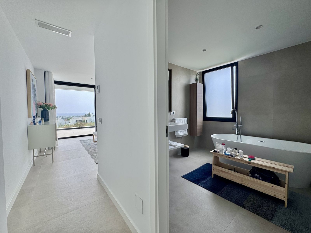 Image 47: detached villa For sale, Estepona, €2,980,000 [HFM-CL10209]